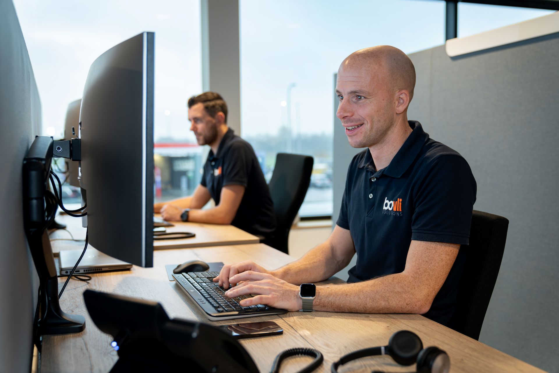 Het team van BoVli Solutions aan het werk op kantoor in Zaltbommel